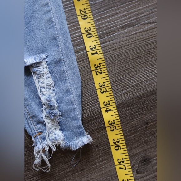 Trendy Distressed Denim Skinny Jeans - Picture 5 of 7